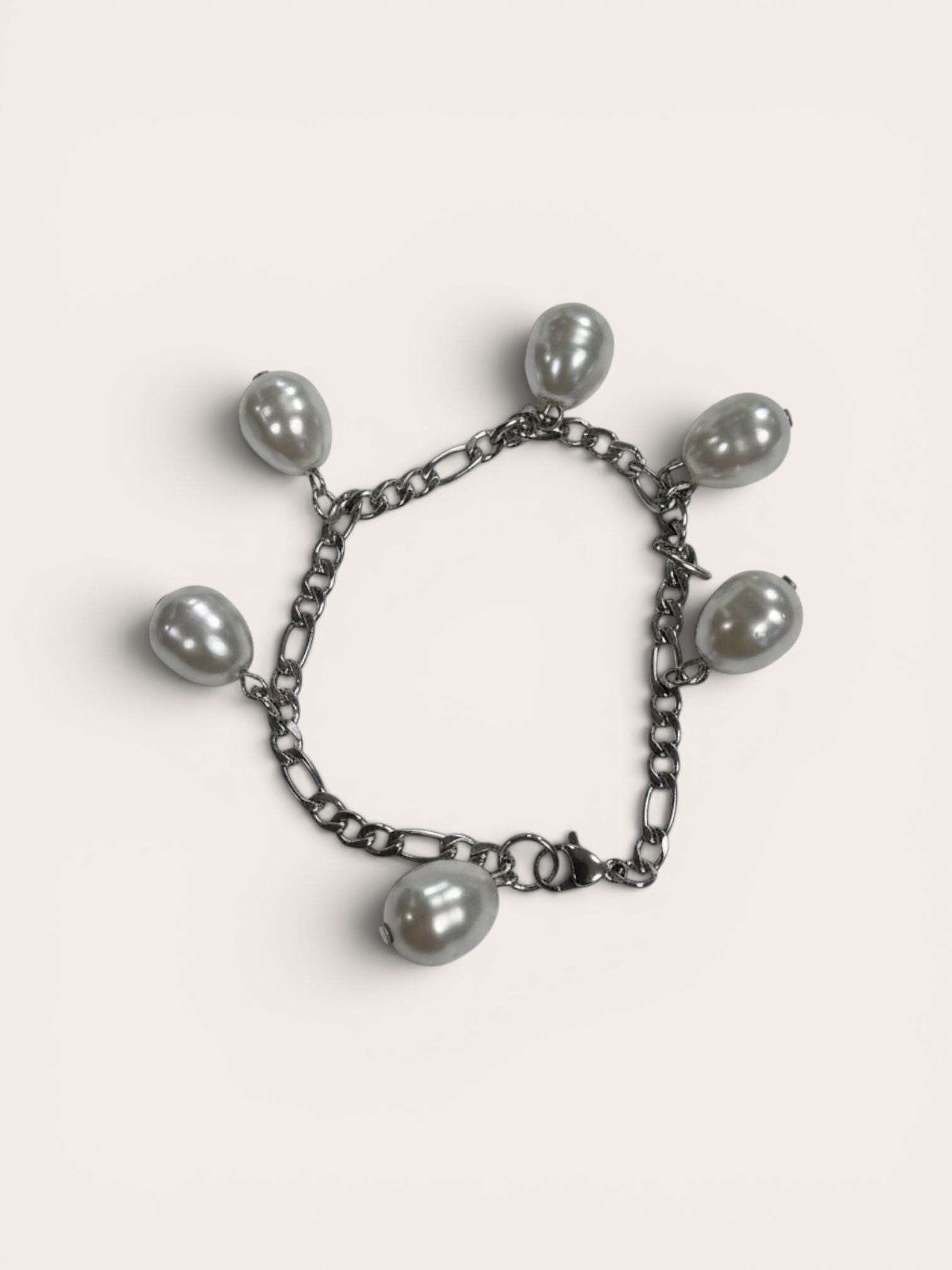 Silver pearl bracelet